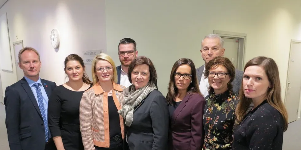Ordførere: Ordførere fra syv kommuner i Nord-Norge hadde møtt opp på nÃ¦ringskomiteens høring om pliktsystemet. Fra venstre Remi Solberg, Vestvågøy, Cecilie Myrseth, fylkesrådsleder Troms, Siv Dagny Aasvik, Hadsel, Hans Fredrik Sørdal, leder Lofotrådet, Kristina Hansen, Nordkapp, Marianne Sivertsen