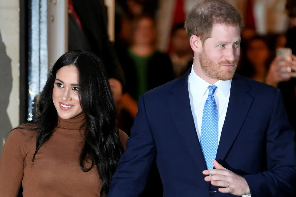 Prins Harry og ektefellen Meghan mister sine kongelige titler og apanasjen.