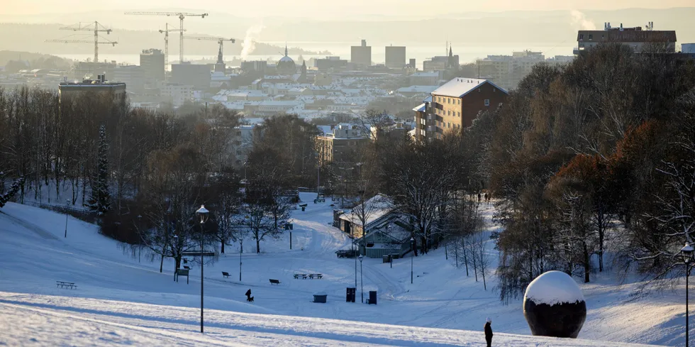 Prisene i Sør-Norge faller voldsomt, men er likevel på 2,55 kr/kWh søndag.