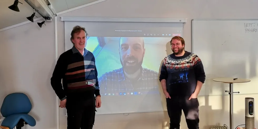 Prosjektleder for Flakstad kommunes klimasatsing, Kurt Atle Hansen, på skjermen Emil Røthe Johannessen i SALT og helt til høyre Ørjan Arntzen i LoVe Utvikling.