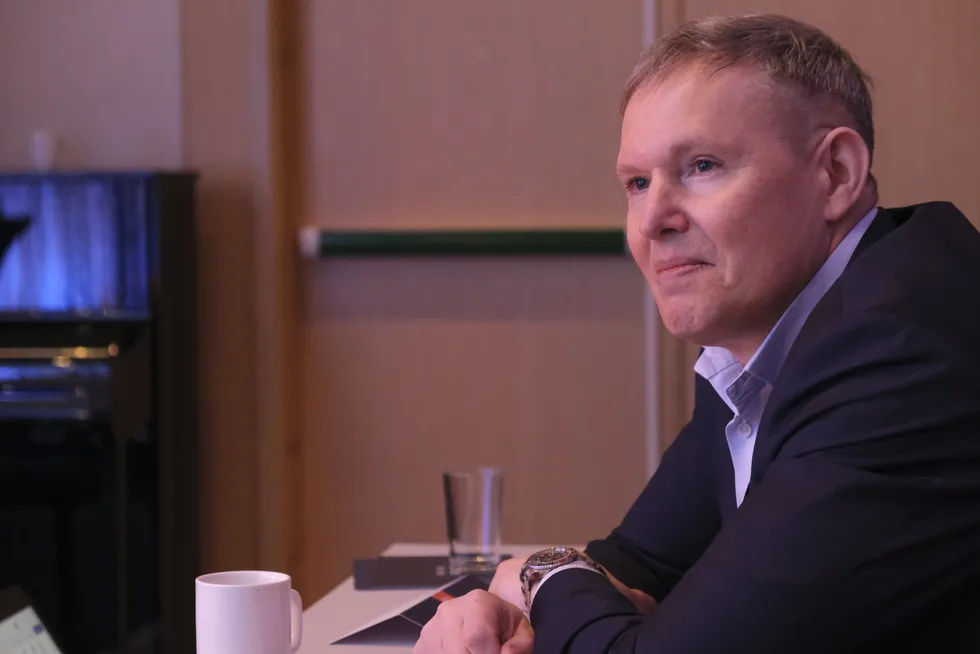 Mowi har solgt eierdeler i Skottland. Her representert ved konsernsjef Ivan Vindheim.