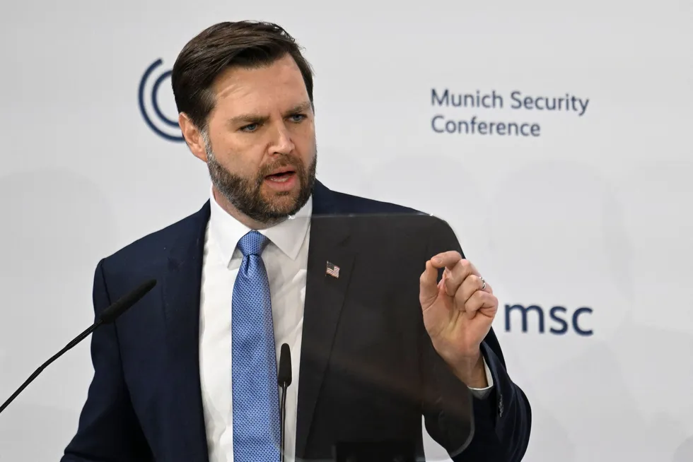 Visepresident J.D. Vance holdt et innlegg som knapt fikk applaus.