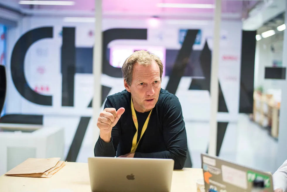 – Jeg frykter at norsk næringsliv trekker seg fra samarbeid med gründere. Det vil være dumt for næringslivet, men også veldig dumt for gründere, sier Rolf Assev i inkubatorselskapet Startuplab. Foto: Gunnar Blöndal