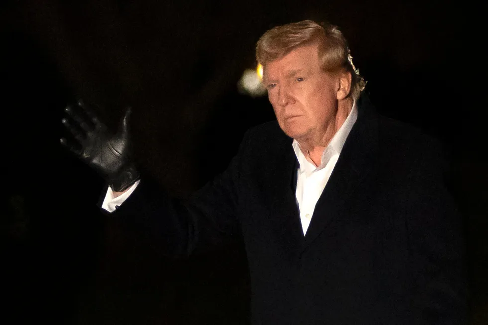 President Donald Trump ved ankomst Det hvite hus søndag kveld etter en helg i Mar-a-Lago.