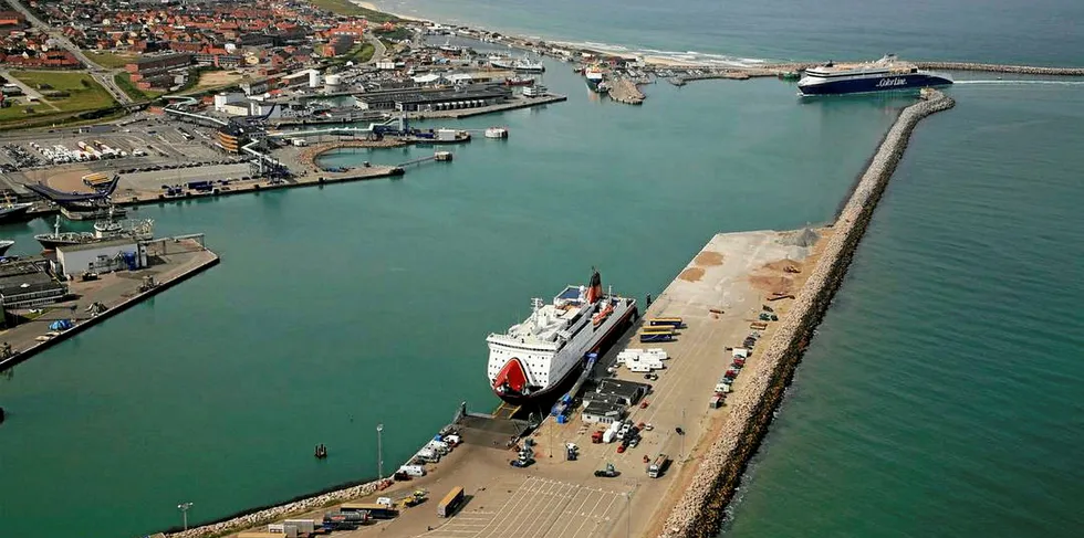 Hirtshals Havn legger restriksjoner på egen drift frem til 29. mars for å hindre spredningen av koronaviruset.