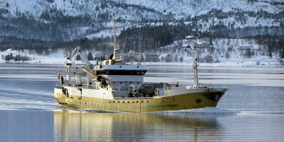 FISKET GODT: «Sjøbris», fotografert på vei nordover i Tjeldsundet 10. januar 2013.