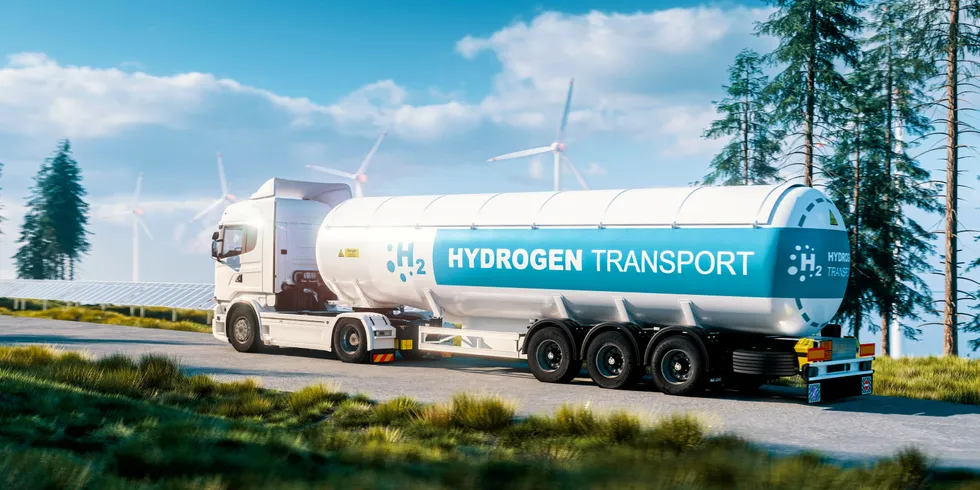Om noen skulle lure, dette er et illustrasjonsbilde. Slike scener med ren hydrogen fraktet av en utslippsfri lastebil finnes ikke ennå.