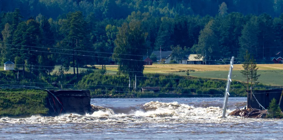 Vannstanden er fortsatt høy ved Braskereidfoss i Våler og det er fortsatt ikke mulig å ta seg inn i kraftverket.