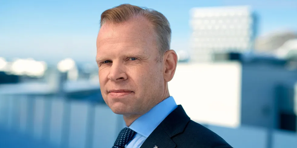 Det virkelig store potensialet ligger i vindkraft til lands og til havs, og tempoet i utbyggingen av mer fornybar kraft må økes betraktelig, mener Svein Tore Holsether, konsernsjef i Yara.