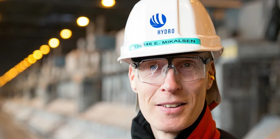 Nytt om navn. Eivind Mikalsen.