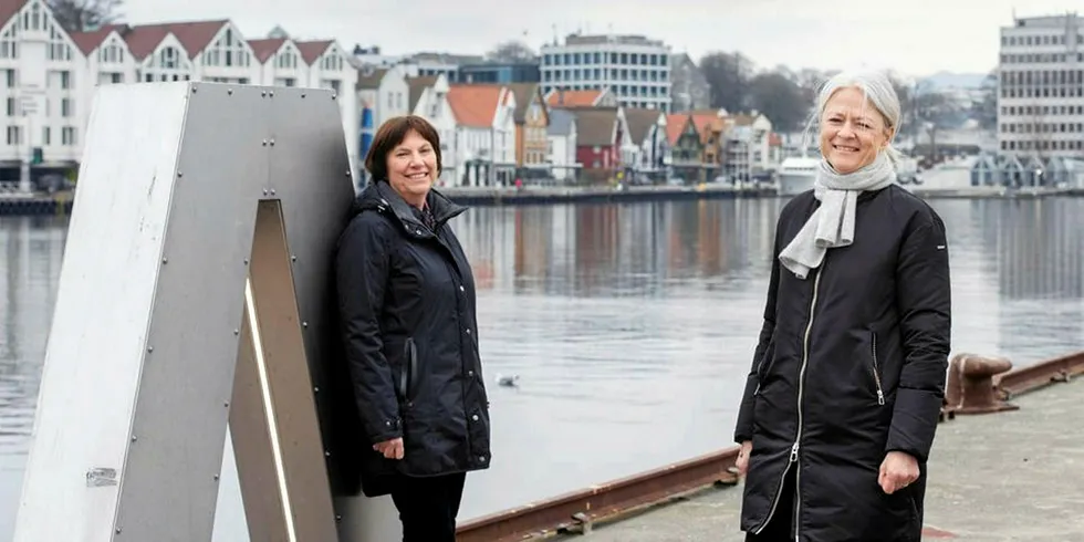 – Målet er en utslippsfri havn, sier havnedirektør Merete Eik (til høyre) og konserndirektør Grethe Høiland i Lyse.