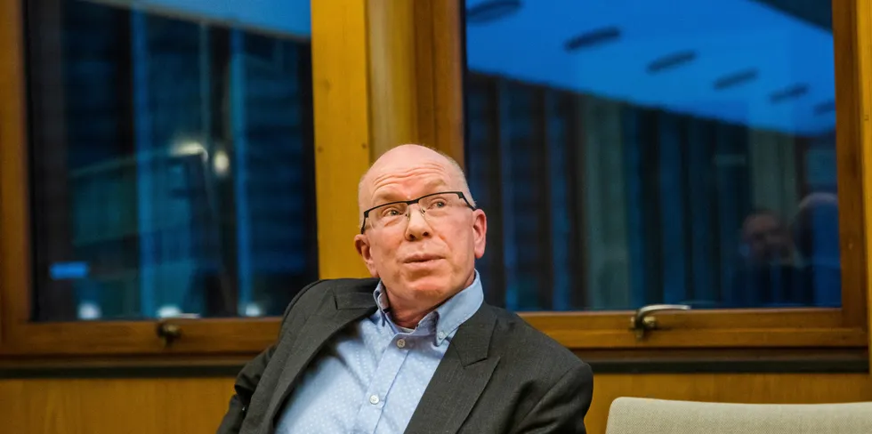 Tore Langset, direktør for RME i NVE, vil redusere strømkundenes kostnader i 2024. Nettselskapene kan kompensere for reduserte inntekter i 2024 gjennom å øke nettleien i årene etter.