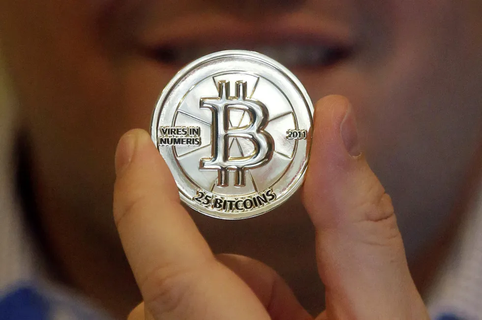 Bitcoin-produsenter velger å skru av maskinen for å stabilisere prisene, mener sjefanalytiker. Illustrasjonsfoto: Rick Bowmer/AP/NTB Scanpix