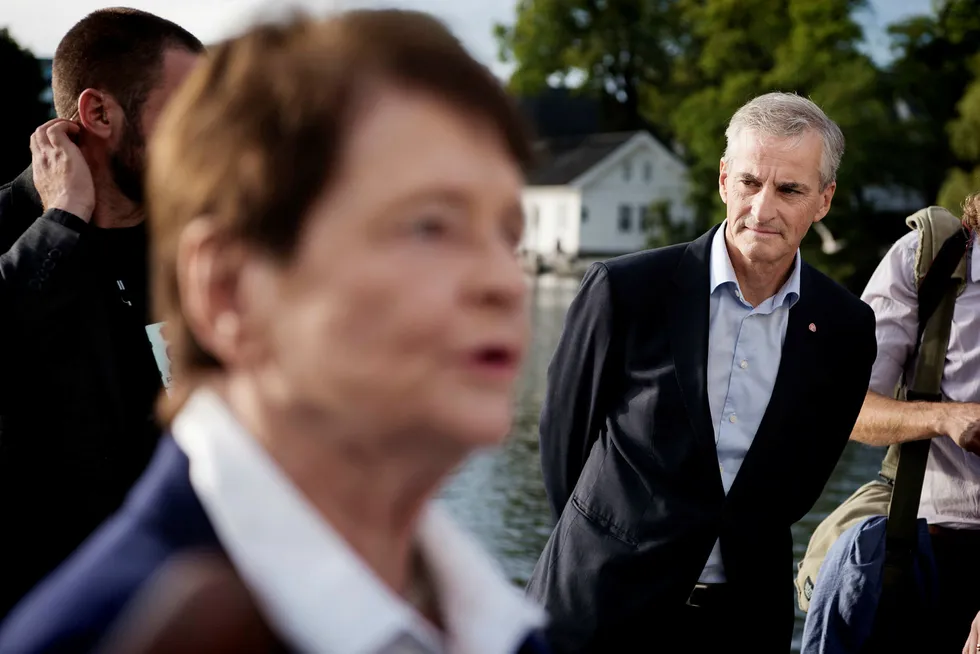Tidligere statsminister Gro Harlem Brundtland og arbeiderpartileder Jonas Gahr Støre var sammen på et valgkamparrangement i Stavanger mandag kveld. Foto: Marie von Krogh