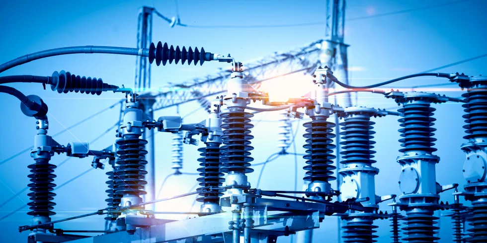 Hendelsen som endret frekvensen i Europa oppsto i en trafostasjon i Kroatia. En feil i en samleskinne (engelsk: busbar coupler) på 400 kV fikk konsekvenser fra Norden til Tyrkia.