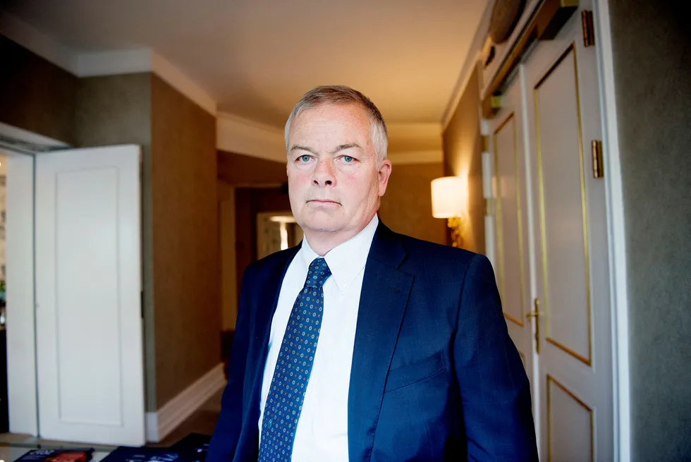 – Tiden er ikke inne for oss å øke trykket på anleggssektoren, sier konsernsjef Arne Giske i Veidekke.