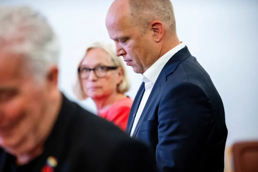 Senterpartiet, her ved leder og finansminister Trygve Slagsvold Vedum og parlamentarisk leder Marit Arnstad, er mot flere strømkabler mellom Norge og utlandet.