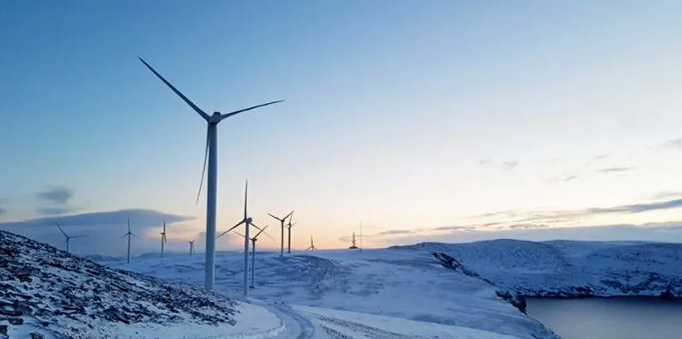 Mindre vindkraft kombinert med lave temperaturer, bidrar til høye strømpriser.