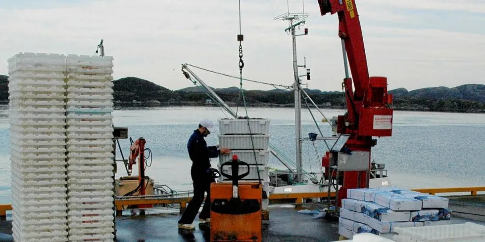FØRINGSTILSKUDD: Føringstilskuddet er et tilskudd til frakt av fisk og skalldyr mellom ulike områder for blant annet å opprettholde en variert flåtestruktur, lokale fiskerimiljø og ressursutnyttelse i områder uten mottakskapasitet i umiddelbar nærhet.Illustrasjonsfoto: Are Kvistad
