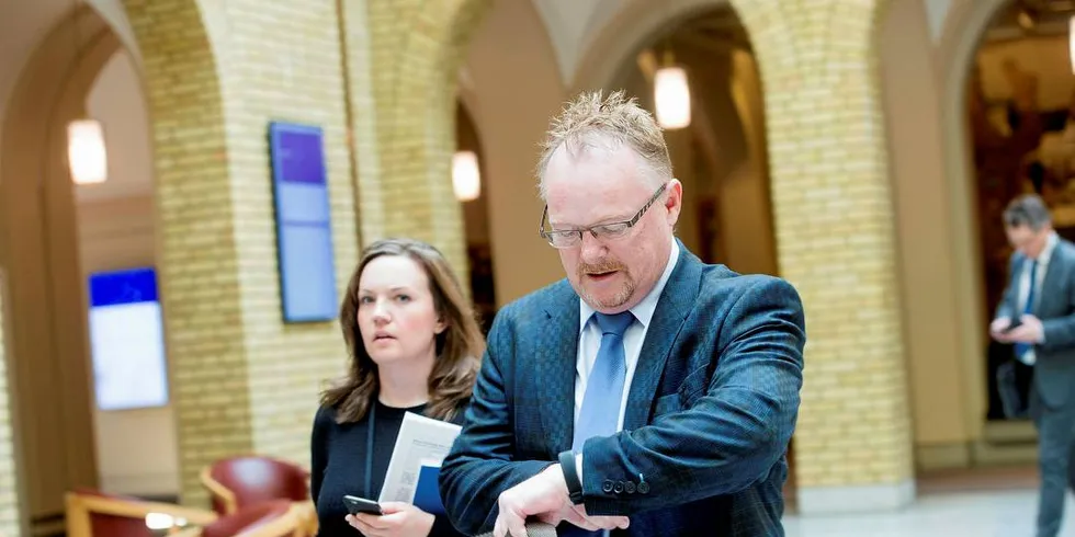 SANDBERG HAR SVART: Fiskeriminister Per Sandberg (FrP) har svart på de seks skriftlige spørsmålene fra Kontroll- og konstitusjonskomiteen om epostsaken.Foto: Mikaela Berg