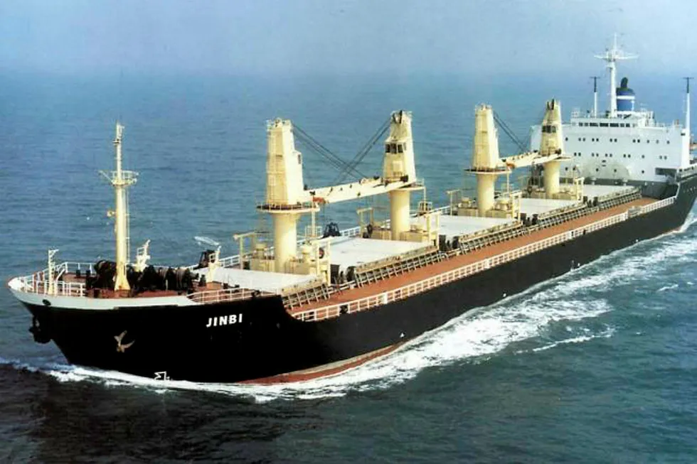Her er skipet Jinbi som en gang var eid av Jinhui Shipping and Transportation.