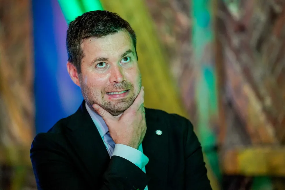 Tines konkurrenter frykter å bli skvist når landbruksminister Geir Pollestad (Sp) reduserer tiltakene som skal bidra til at den tidligere monopolisten blir utsatt for konkurranse i meierimarkedet.