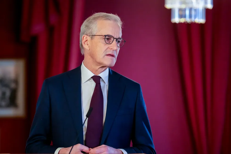 Kraft og kabler er viet stor plass i forslaget til partiprogram for Arbeiderpartiet. Her er partileder og statsminister Jonas Gahr Støre avbildet ved en tidligere anledning.