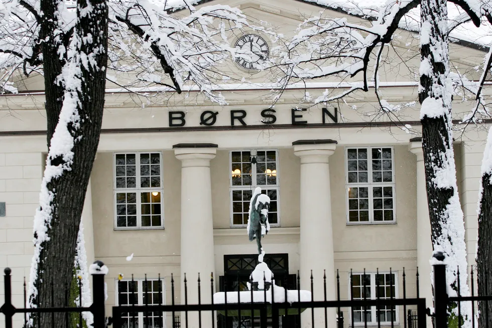 Hovedindeksen på Oslo Børs steg 0,6 prosent mandag og fortsetter oppturen tirsdag.