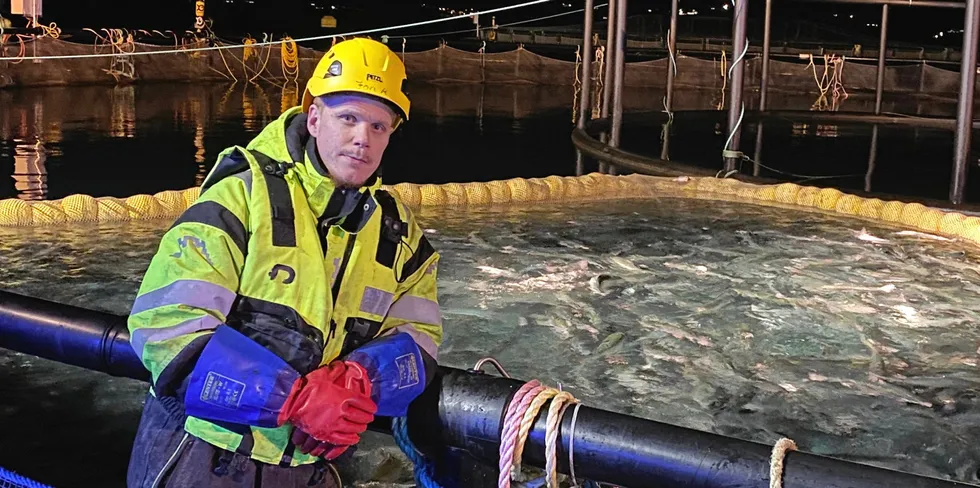 Jon Arne Nygård har lang fartstid fra merdkanten. Han er tillittsvalgt i Nova Sea