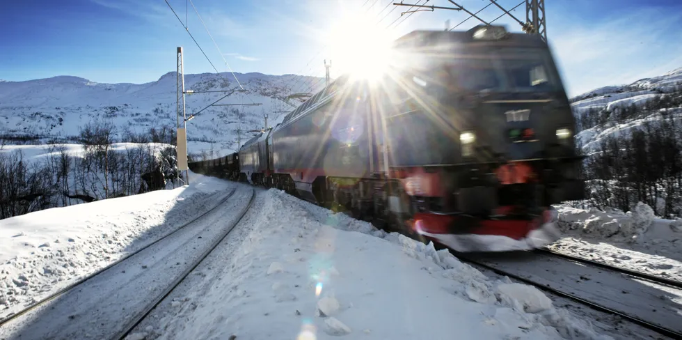 Ofotbanen mellom Kiruna og Narvik er viktig for fiskerinæringen, og bør prioriteres utbygd før Nord-Norge-banen.