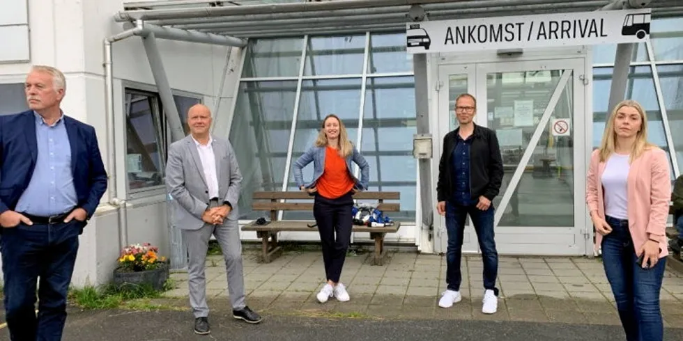 Samarbeidspartnerne fra venstre Barry Larsen i Trollfjord, Arnt M. Winter i Lofotkraft, Maria Bos i Plug, Kjell-Are Johansen i Andøy Energi og Ida Texmo Prytz i HLK nett.