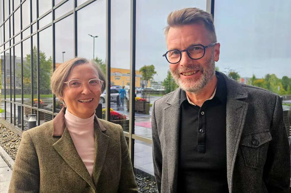 Kristin Reitan, avdelingsleder for nettutvikling i Norgesnett og produktsjef Ola Hendseth i Volue, vil ha med flere selskaper som kan bidra til lokal fleksibilitet. – Spørsmålet strømkundene stiller seg, er hvorfor i all verden skal jeg gidde å installere en smart varmtvannsbereder eller begynne å lade elbilen min smart, understreket Hendseth på Smartgrid-konferansen i Trondheim.