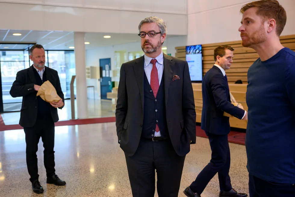 Konkursteamet i advokatfirmaet Ro Sommernes rykket i 1030-tiden mandag inn i Gresvigs hovedkontor på Helsfyr. Her er Gresvig-sjef Lars Kristian Lindberg (til høyre) sammen med revisor Per Ødegaard (fra venstre), bostyrer Harald Wiker og advokat Erik Sandtrø.