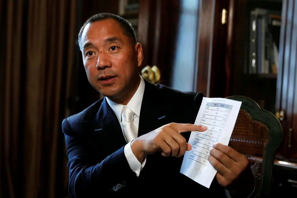Den kinesiske milliardæren Guo Wengui påstår han sitter på dokumentasjon som avslører korrupsjon helt til topps i den kinesiske kommunistledelsen og etterretningsorganisasjonene. Det skal eksistere tette bånd til noen av landets største privateeide selskaper. Foto: Brendan McDermid / Reuters / NTB Scanpix