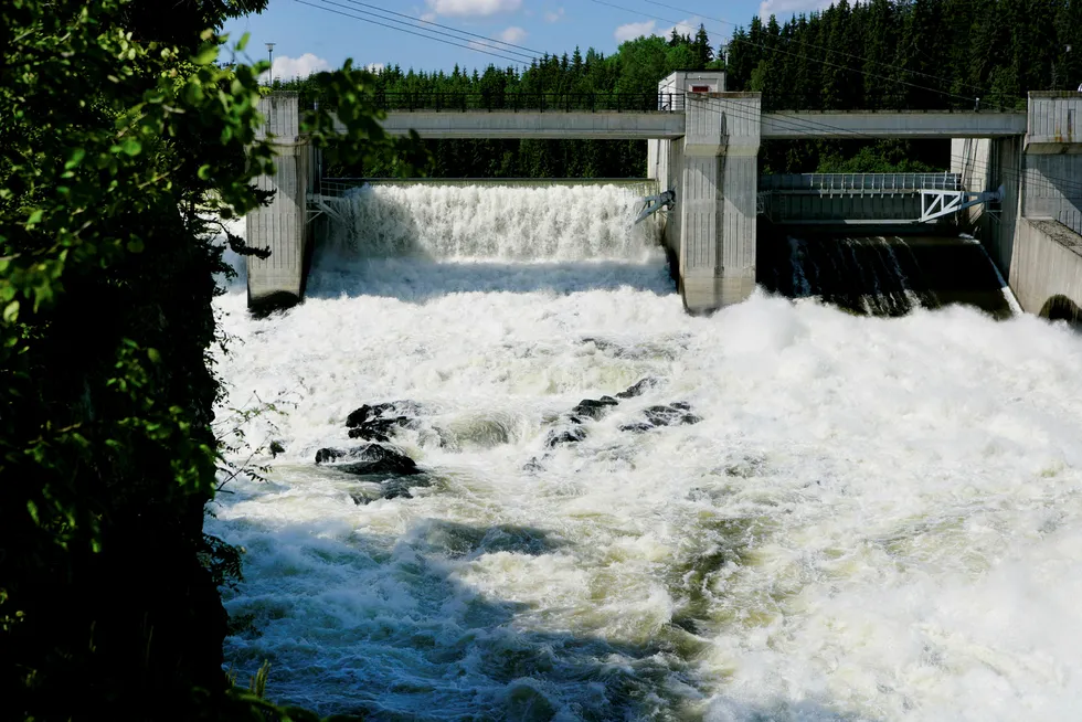 Vamma Kraftverk, grunnlagt av Sam Eyde i 1902, er et av vannkraftverkene som bidrar til at Norge har CO2-fri strøm, men dessverre kommer dårlig ut på PwCs klimarangering fordi den fornybare kraften ble bygget ut for tidlig. Foto: Ida von Hanno Bast