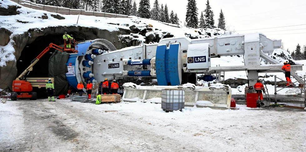 Utbedringen av Øvre og Nedre Røssåga er blant de mest Tunnelboremaskin ved Statkraft kraftverk Nedre RÃ¸ssÃ¥ga i Nordland 34-35 TBM. Tunnelboremaskin/Nedre Røssoga.