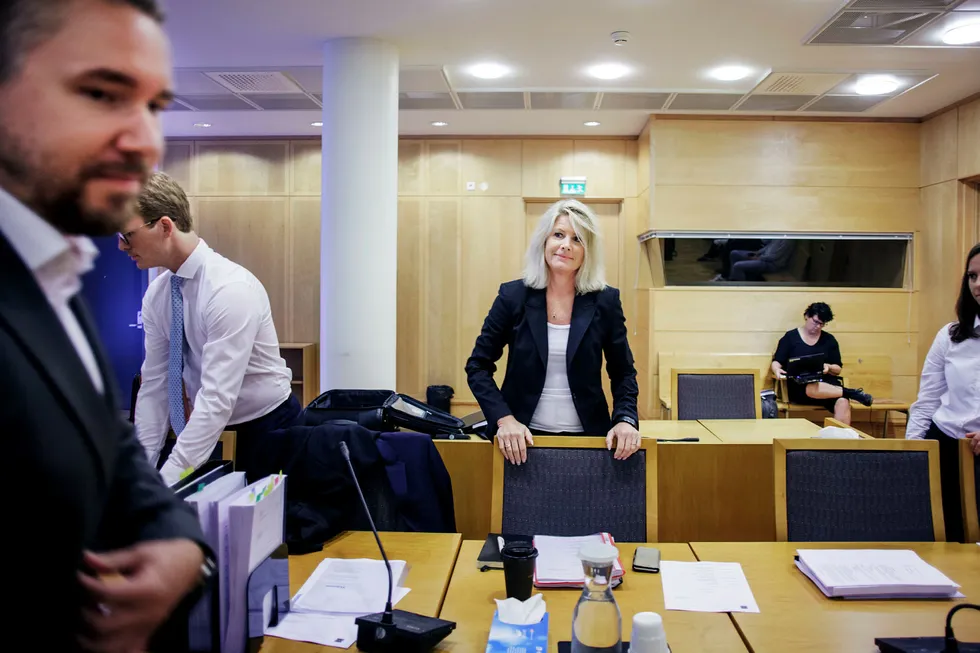 Rektor på Westerdals Tine B. Widerøe møter tidligere studenter i retten i dag. (Til venstre) Erling Løken Andersen er talsmann for de 480 tidligere Westerdals-elevene som har saksøkt skolen. Foto: Javad Parsa