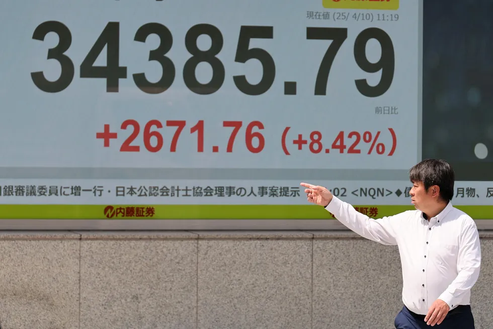 Nikkei-indeksen ved Tokyo-børsen har steget med 8,5 prosent etter panikksalget de siste dagene.