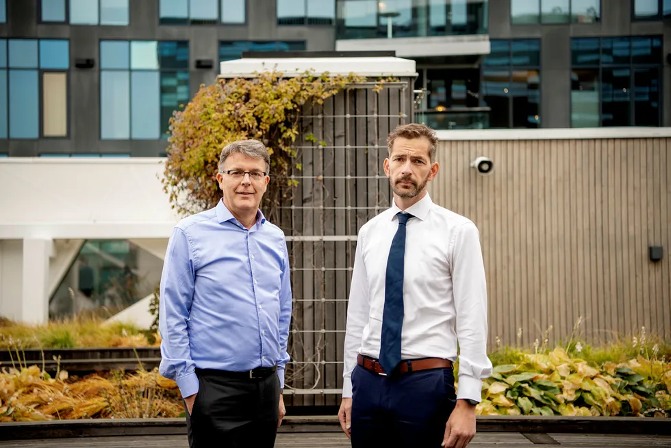 Sjur Gaaseide, administrerende direktør i Deloitte (til venstre) og Thomas Eitzen, sjef for kredittanalyse i SEB.
