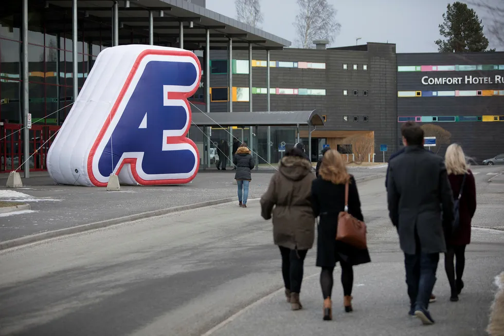 «Vi er uenige i at Æ bare er en kopi av eksisterende bonusprogrammer», skriver innleggsforfatterne. Bildet viser Remas Æ-lansering på Gardermoen. Foto: Øyvind Elvsborg