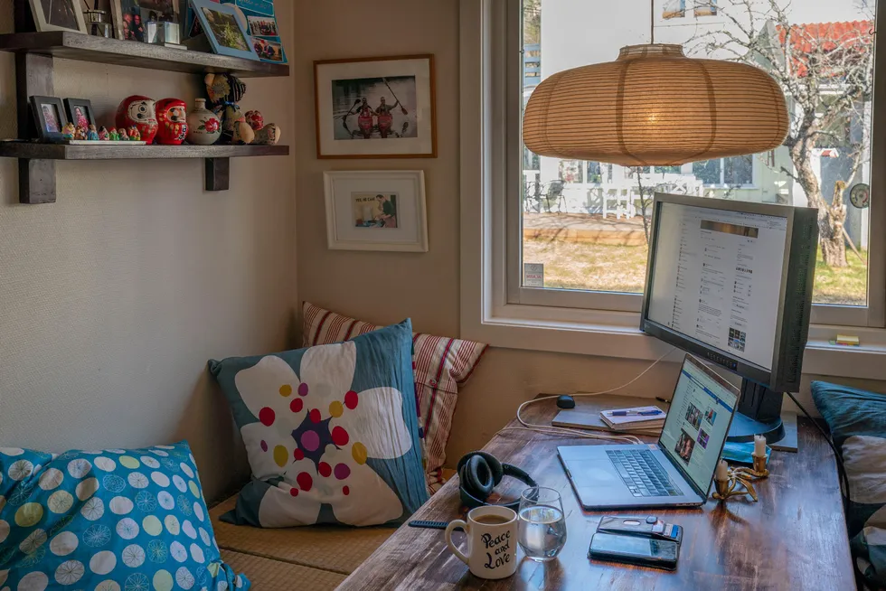 Men medarbeideres erfaringer fra hjemmekontor, gjør at det nå må legges til rette for stor grad av selvledelse, skriver Linda Lai.