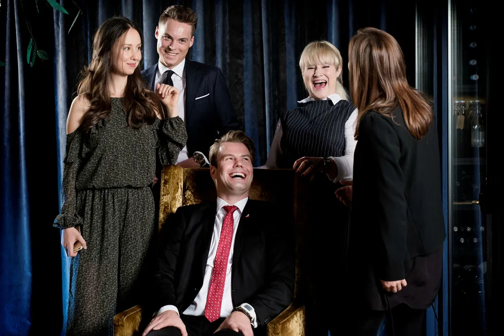 Arvingene har kommet frem i rampelyset på ulike tidspunkt i livet. Senest ute er Lars Ola Kjos (i midten), som ikke har vært med i et personlig intervju tidligere. Her med Gustav M. Witzøe (fra venstre), Sasha Siem, Katharina G. Andresen og Anette Ringnes. Foto: Skjalg Bøhmer Vold