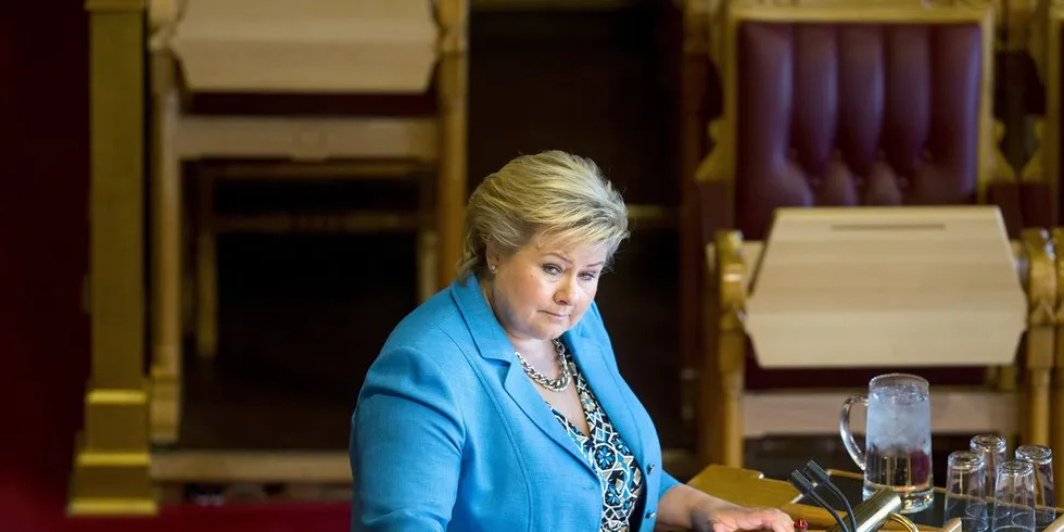 MENER HUN ER INHABIL: Statsminister Erna Solberg (H) i stortingets spørretime sist onsdag. Solberg ville ikke svare på et spørsmål om arealavgift fordi hun mener at hun er inhabil.