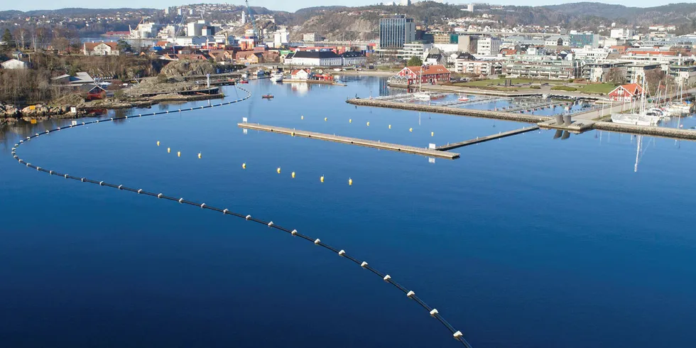 OPPGRADERER: Agder Energi Varme oppgraderer fjernkjølenettet slik at flere bygg i Kristiansand kan kjøles ned med sjøvann.