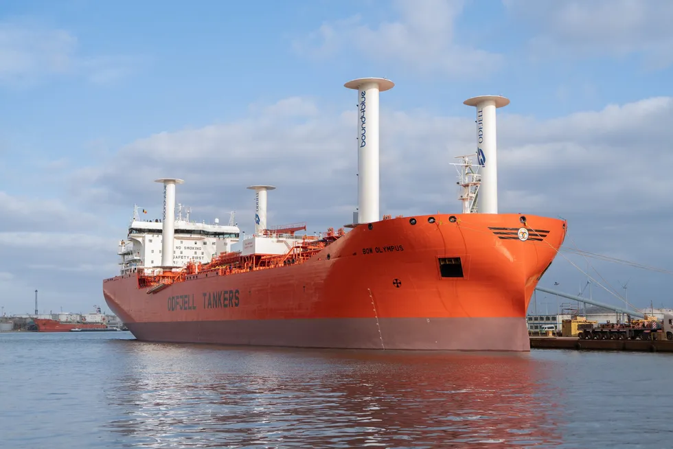 Rederiet Odfjells Bow Olympus. En av verdens første kjemikalietankere med seil. Seilene kalles sugeseil, og skal spare rederiet for millionbeløp årlig.
