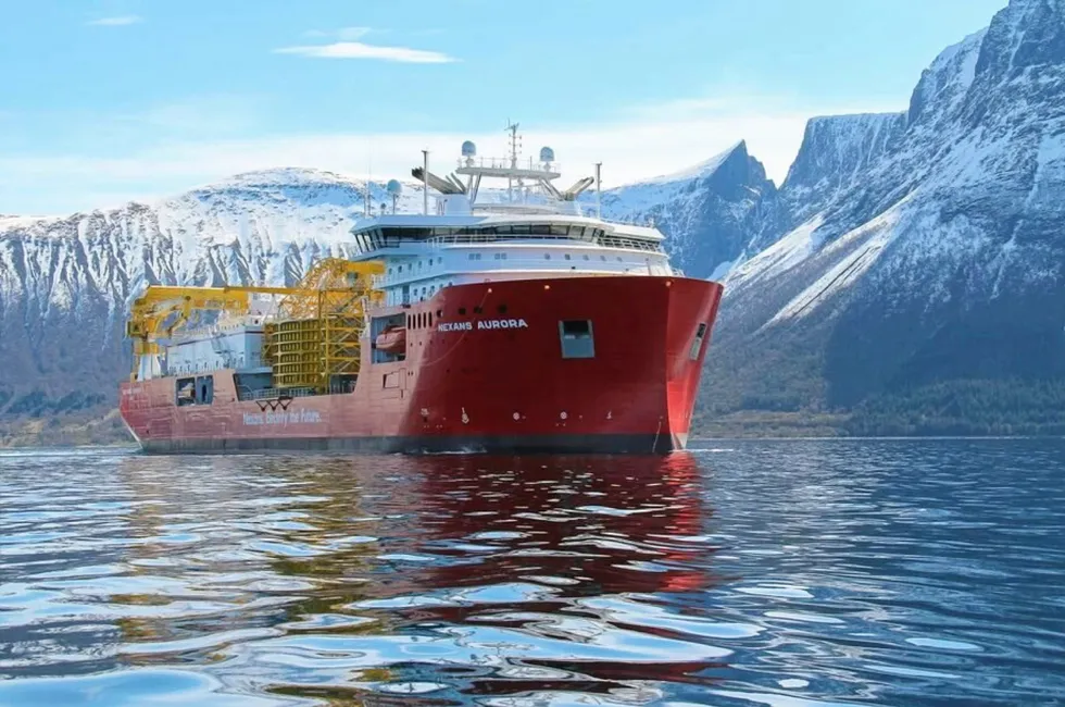 Fartøyet «Nexans Aurora», bygget ved Ulstein Verft, skal stå for kabelleggingen.