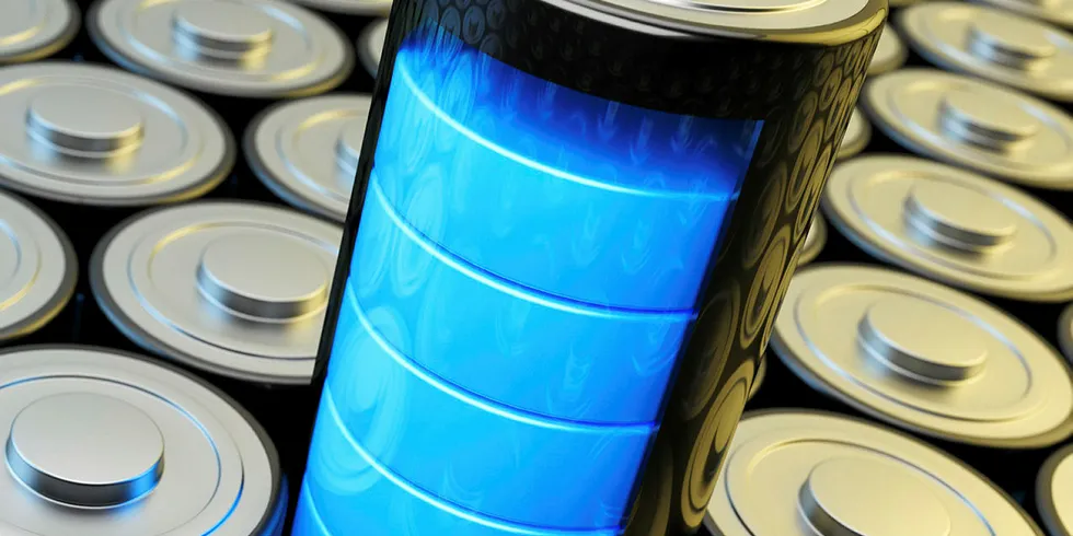 Energilagring: Batterier kan aldri konkurrere med vannmagasiner når det gjelder å lagre store mengder strøm, men de har en helt annen fleksibilitet. Prisen er nå så lave at de kan brukes i nettet.