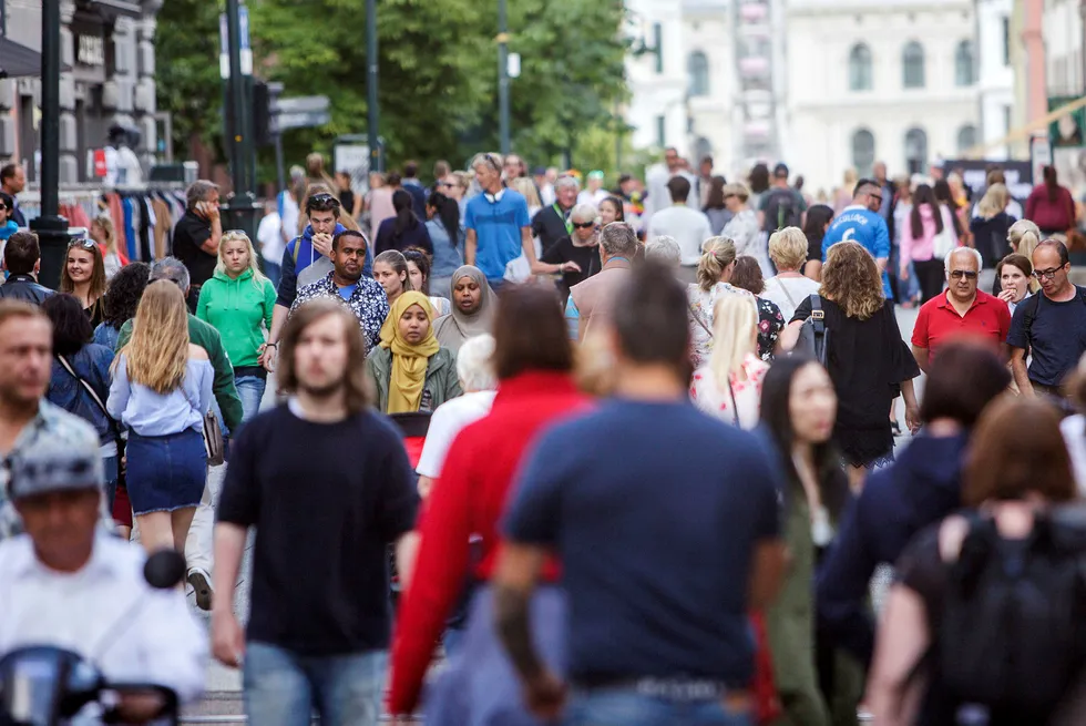 Nordmenn sparer stadig mer i fond. Norske fond forvalter nå kapital på 1079 milliarder kroner. Det er økning på 98,3 milliarder kroner, tilsvarende 10 prosent.