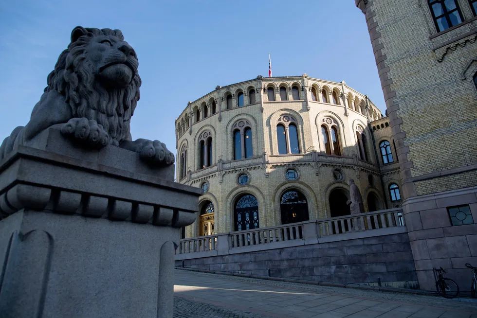 Innleggsforfatteren spør: Kan det at temaet så til de grader har dominert den politiske debatten være på grunn av hva Oslo-baserte politikere og journalister ser utenfor egen stortings- og kringkastingsdør?