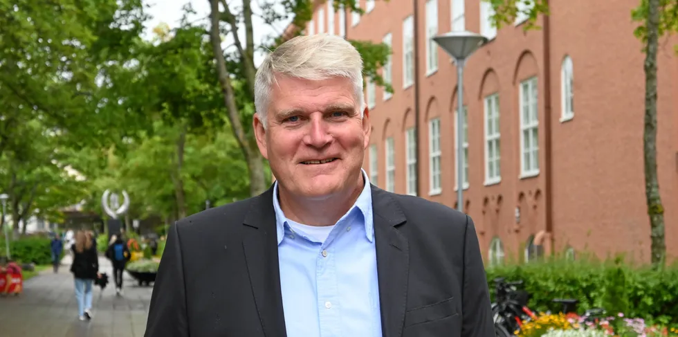 Sintef-direktør Nils Røkke mener vi trenger alle de smarte hodene som svirrer rundt på Gløshaugen og andre steder for å greie det grønne skiftet.
